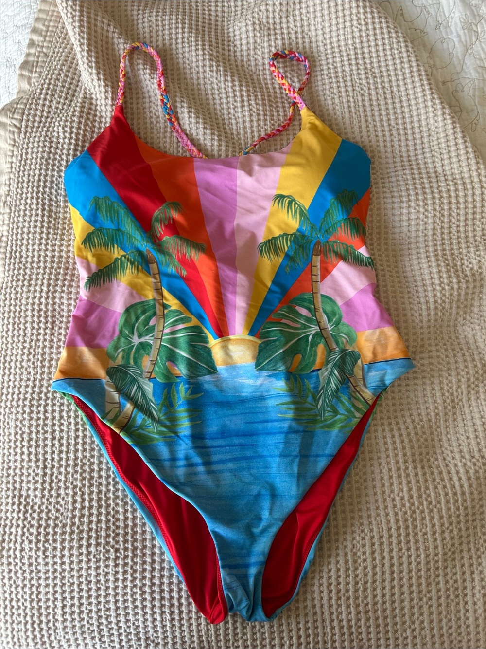 One piece - Picture 1 of 9